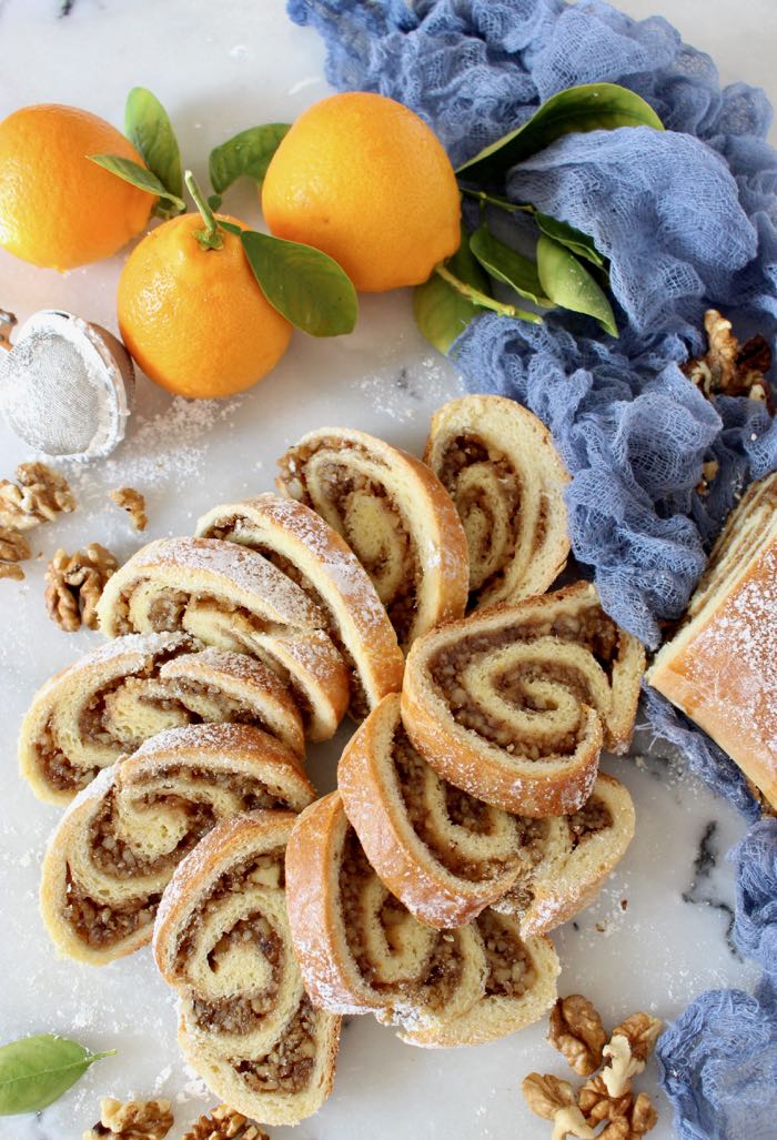 Nut Roll Recipe with Walnuts and Sour Cream