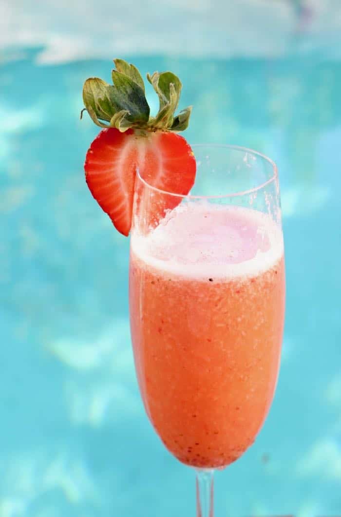 Strawberry Bellini Cocktails with Prosecco