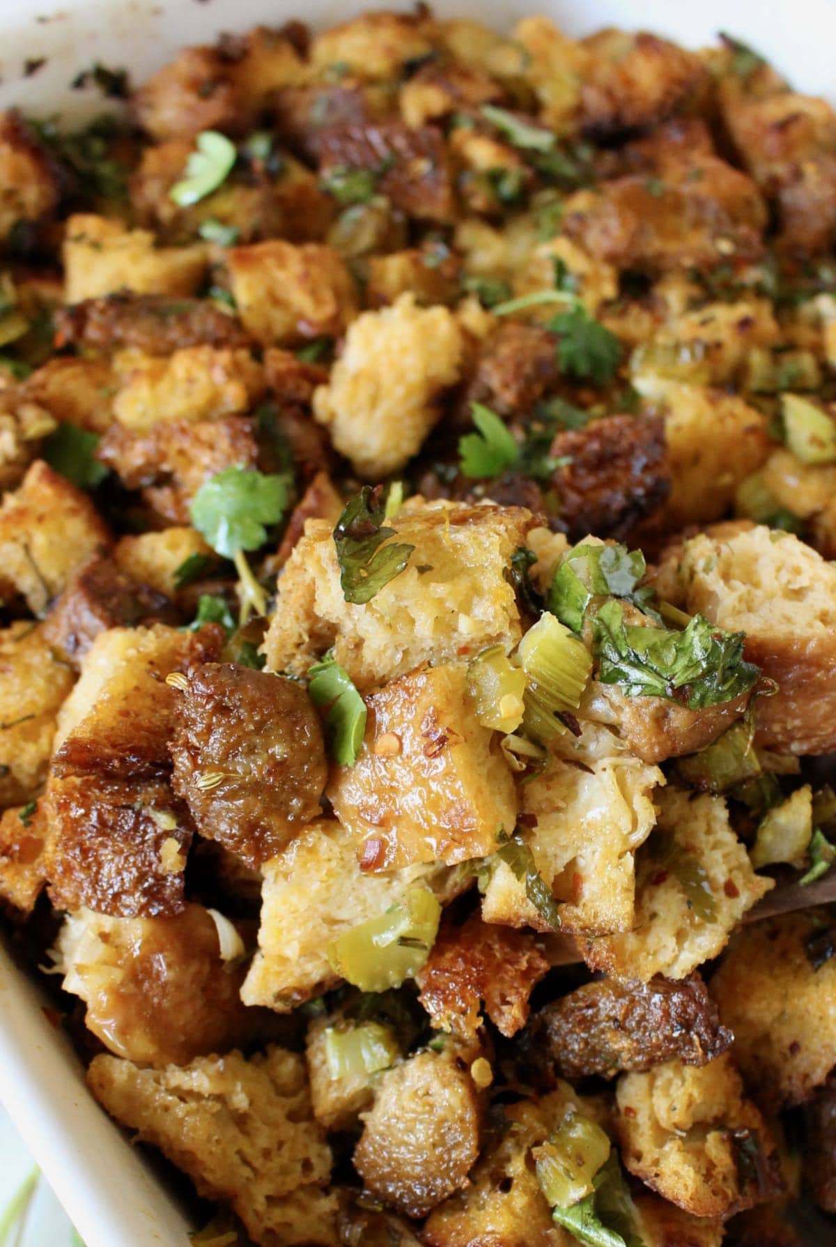 Vegetarian stuffing with leeks and meatless sausage