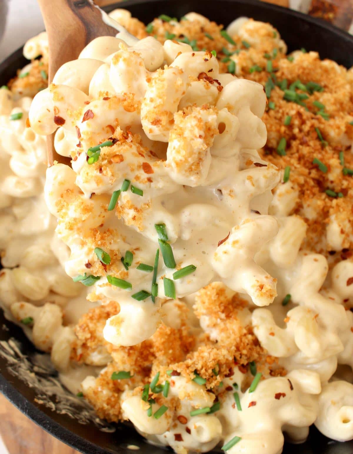 dairy free mac and cheese with crispy bread crumbs